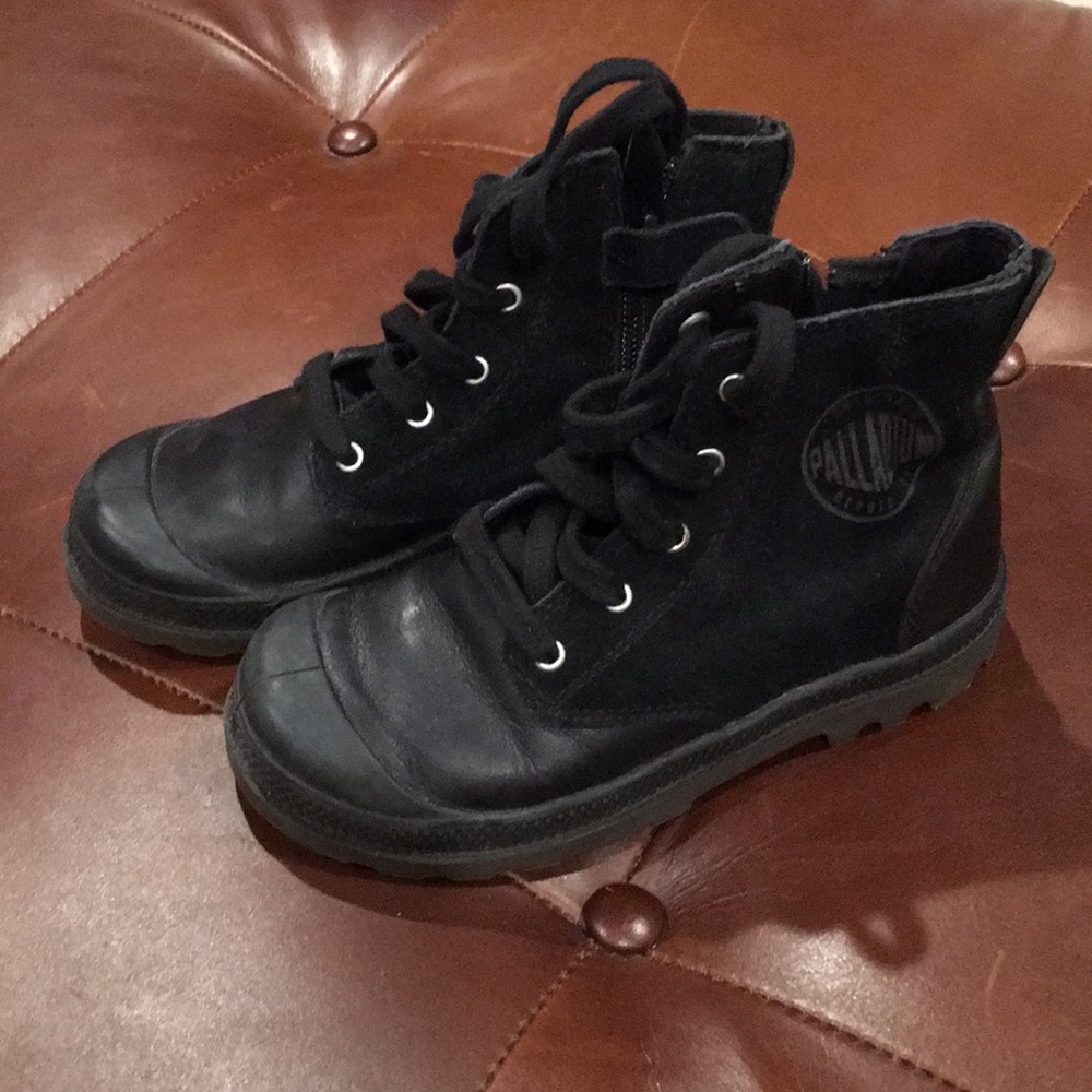 Palladium kids unisex black leather boots. Size 12